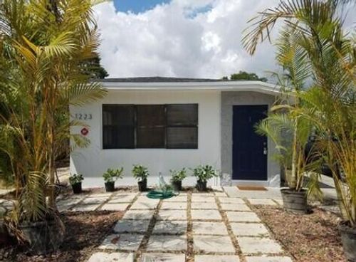 2-1223 Ne 18th Ave, Fort Lauderdale, FL, 33304-2411 | Card Image