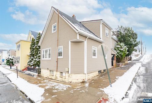 16 Murray Ave, Paterson, NJ, 07501-2632 | Card Image