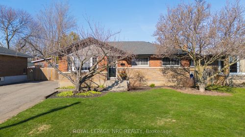 9 Greenhill Drive, Thorold, ON, L2V1W4 | Card Image