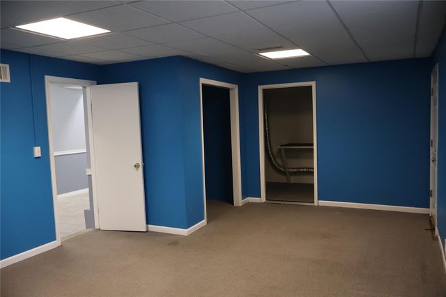 office space in entryway | Image 4