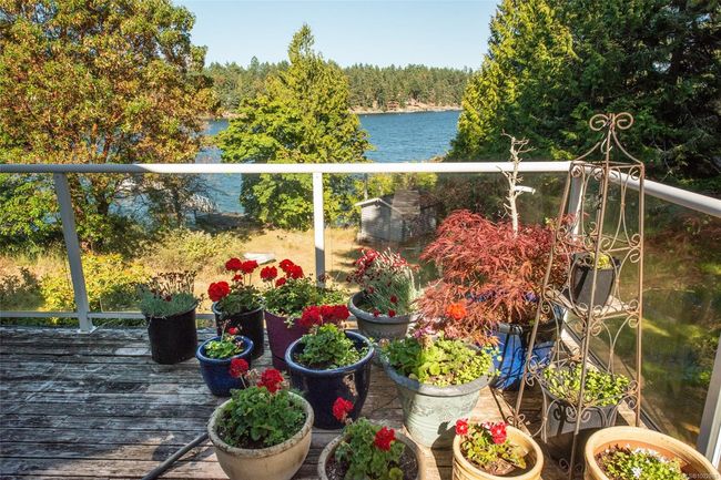 207 Welbury Dr, House other with 3 bedrooms, 2 bathrooms and 10 parking in Salt Spring Island BC | Image 12