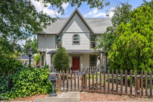 322 N 3rd St, Central Point, OR, 97502-2031 | Card Image