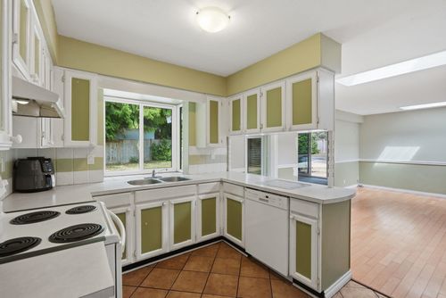 6520 Bradford Pl, House with 4 bedrooms, 3 bathrooms and 8 parking in Delta BC | Card Image