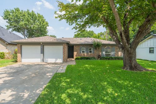 6980 Cox Ln, North Richland Hills, TX, 76182-3532 | Card Image