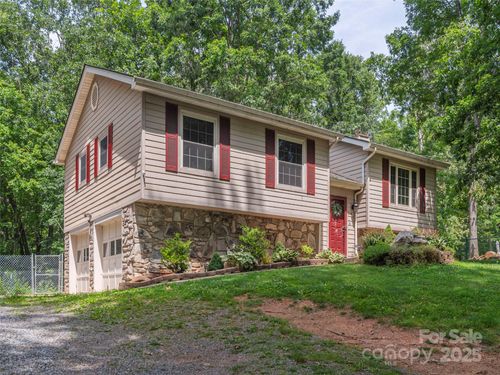 623 Nellie John Dr, Clyde, NC, 28721-7010 | Card Image