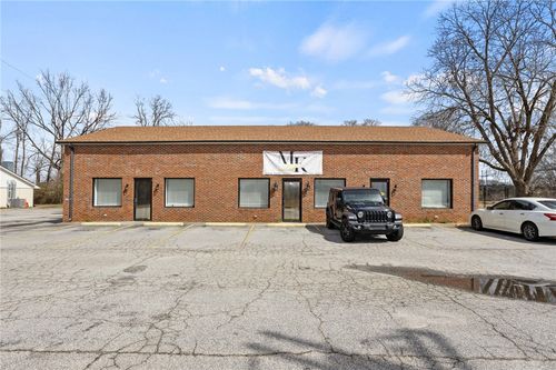 827 Se Main St, SIMPSONVILLE, SC, 29681 | Card Image