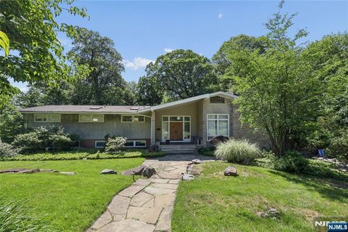 192 Stonehurst Dr, Tenafly, NJ, 07670-2919 | Card Image