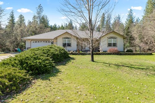 698 Ewe Creek Road, Grants Pass, OR, 97526 | Card Image