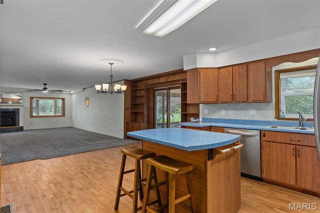 418 E Maple St, House other with 3 bedrooms, 2 bathrooms and 2 parking in Gillespie IL | Image 14
