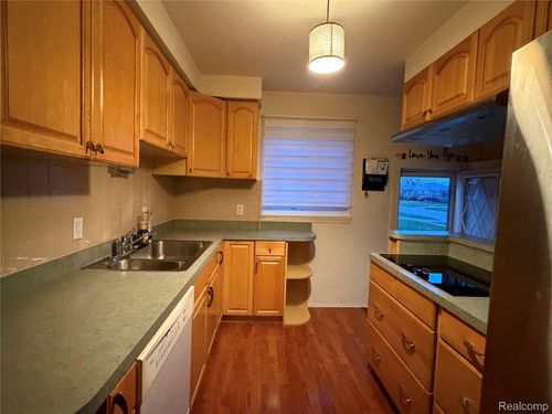 25125 Campbell Ave, Warren, MI, 48089-3543 | Card Image