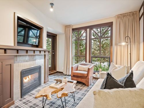 315-4320 Sundial Cres, Whistler, BC, V8E1G6 | Card Image