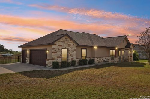 100 Fairway Dr, Floresville, TX, 78114-4402 | Card Image