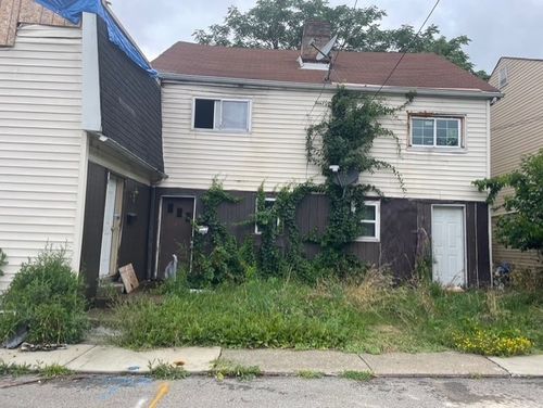 205 Fairview Ave, Pittsburgh, PA, 15220-5821 | Card Image
