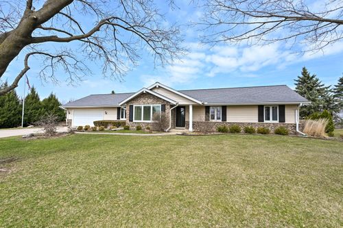 18220 Colline Vue Blvd, Brookfield, WI, 53045-4953 | Card Image