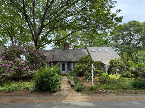 72 Loop Rd, Falmouth, MA, 02540-1811 | Card Image