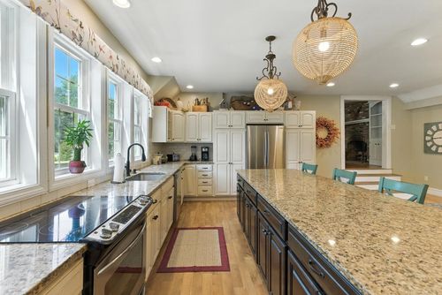 207 Oak Ridge Rd, Plaistow, NH, 03865-2925 | Card Image