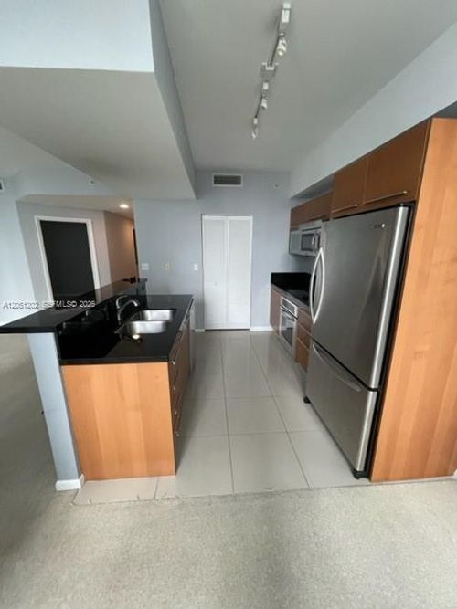 1202-253 Ne 2nd St, Miami, FL, 33132-2285 | Card Image