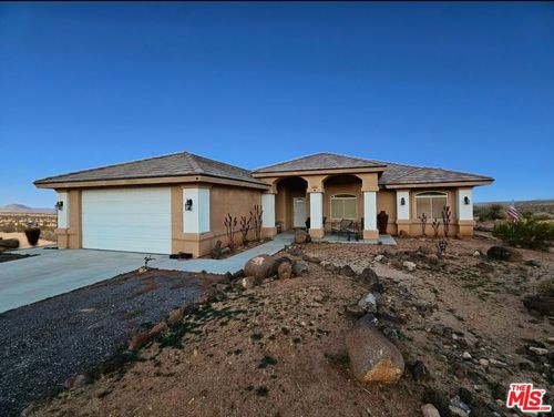 55526 Luna Vista Ln, Yucca Valley, CA, 92284-1824 | Card Image