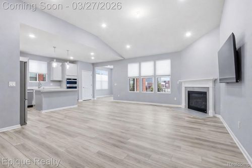 55638 Oak Pointe Dr, Shelby Twp, MI, 48315-6706 | Card Image