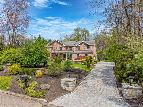 9 Arista Ct, Dix Hills, NY, 11746-4908 | Card Image