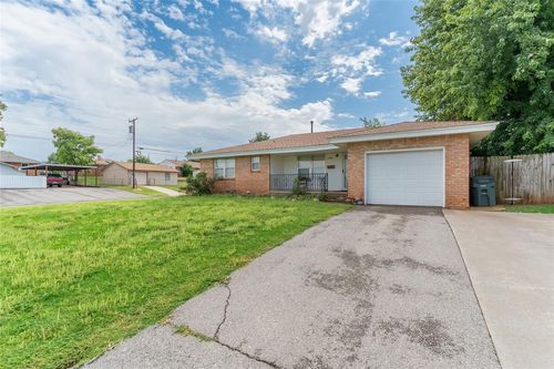 1300 Wells Ave, Clinton, OK, 73601-1736 | Card Image