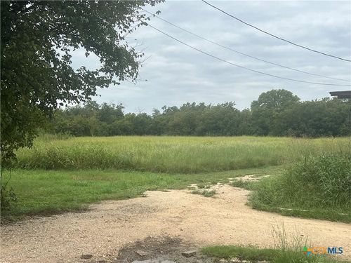 104 W Curry St, Florence, TX, 76527-4633 | Card Image