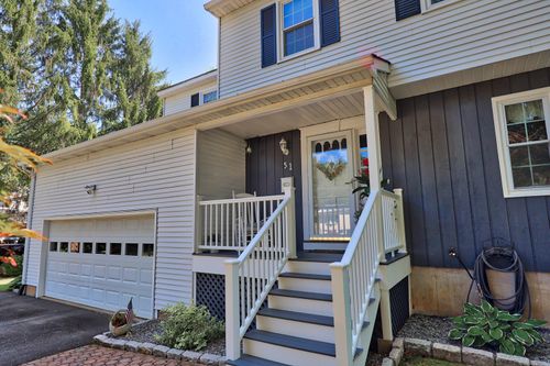 51 Hamilton Ln, Watertown, CT, 06795-2404 | Card Image