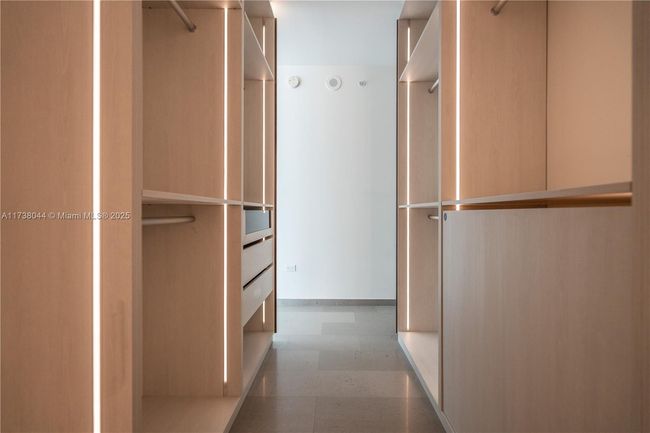 STE-806 - 88 Sw 7 Th St, Condo with 3 bedrooms, 3 bathrooms and null parking in Miami FL | Image 31