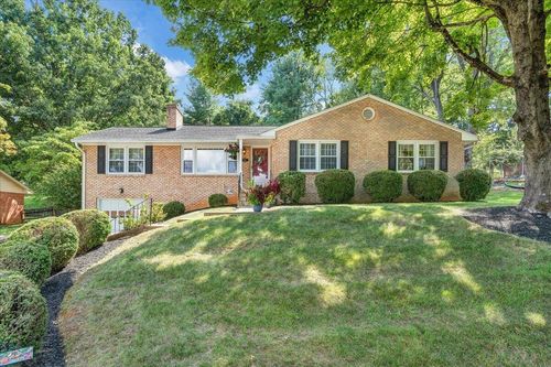 5728 Castle Rock Rd, Roanoke, VA, 24018 | Card Image