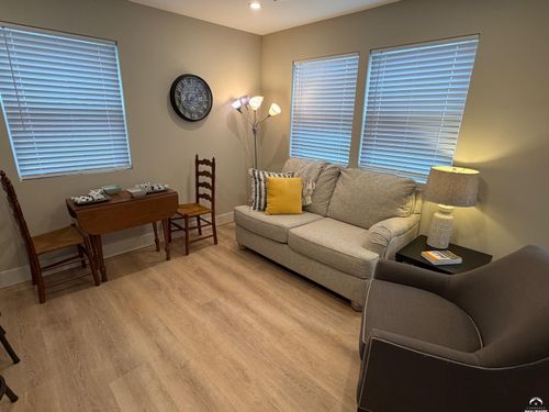 919 Oak St, Eudora, KS, 66025-9667 | Card Image