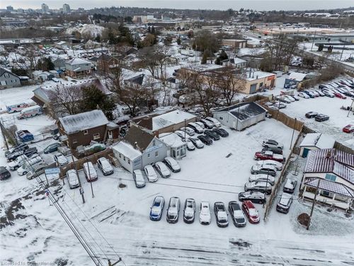 4 Beaumont Cres, Guelph, ON, N1E6A7 | Card Image