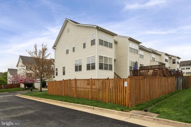 8011 Duck Pond Ter, Townhouse with 4 bedrooms, 3 bathrooms and null parking in MANASSAS VA | Image 37
