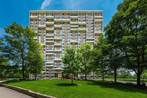 622-1000 Urlin Ave, Columbus, OH, 43212-3329 | Card Image