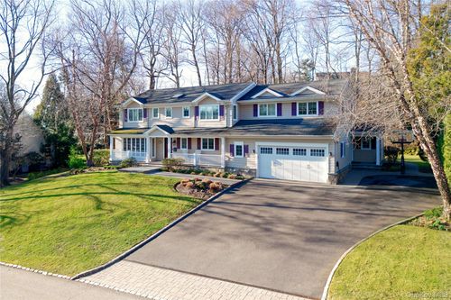 330 Chestnut Dr, Roslyn, NY, 11576-2342 | Card Image