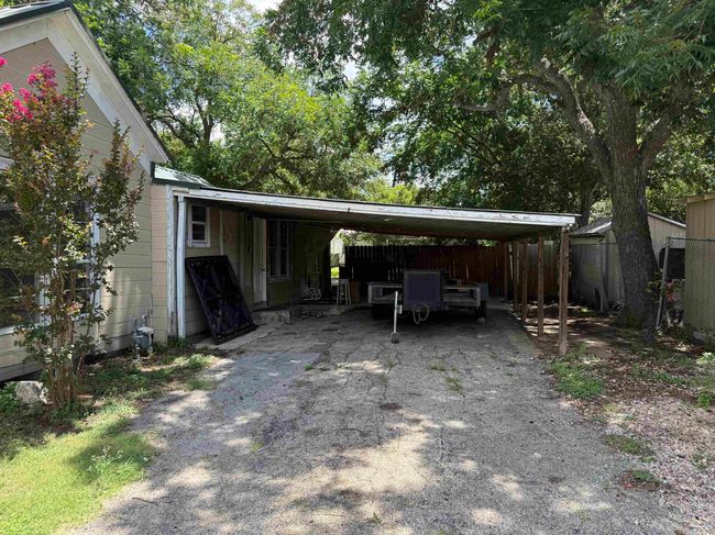 407 S Main St, House other with 2 bedrooms, 3 bathrooms and null parking in Burnet TX | Image 4