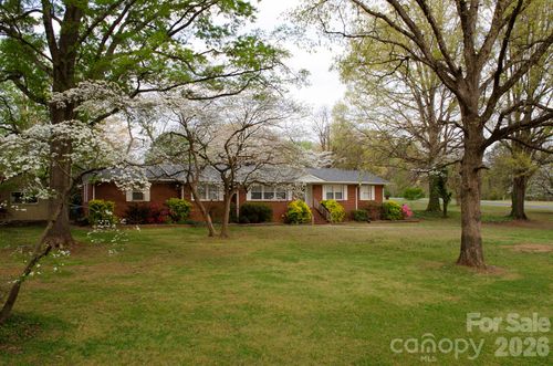 4646 Rainbow Dr, Kannapolis, NC, 28081-8857 | Card Image