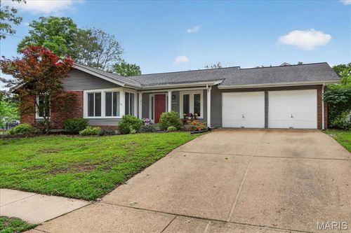 15420 Country Ridge Dr, Chesterfield, MO, 63017-7438 | Card Image
