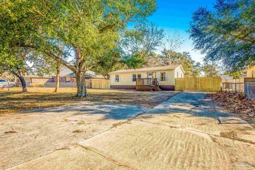 211 Evergreen Dr, Mary Esther, FL, 32569 | Card Image