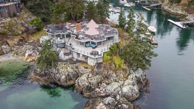 5806 Eagle Island, House other with 5 bedrooms, 4 bathrooms and 2 parking in West Vancouver BC | Image 3