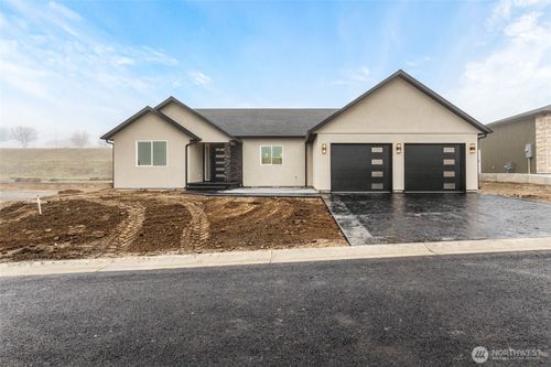 114 Vineyard View Ln, Yakima, WA, 98901-6102 | Card Image