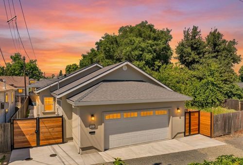 3025 7th Ave, Sacramento, CA, 95817-3212 | Card Image