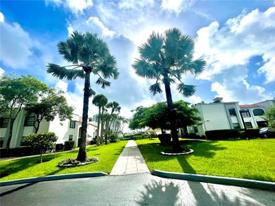 714 - 3500 Magellan Cir, Townhouse with 3 bedrooms, 2 bathrooms and null parking in Aventura FL | Image 1