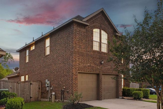 1996 Honey Meadow Ln, House other with 4 bedrooms, 3 bathrooms and 2 parking in Pearland TX | Image 5