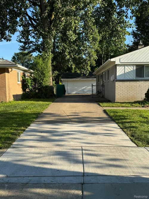 26177 Andover St, Inkster, MI, 48141-3240 | Card Image