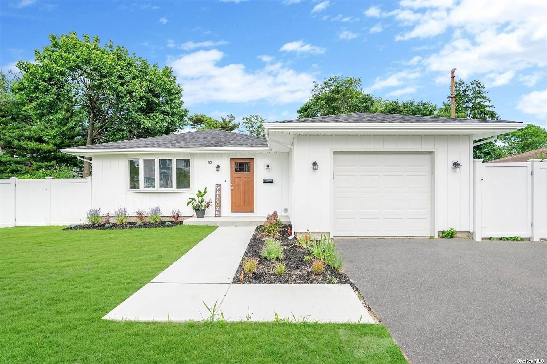 Lee Ave, Patchogue, NY 11772