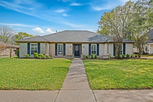 16517 De Lozier St, Jersey Village, TX, 77040-2055 | Card Image