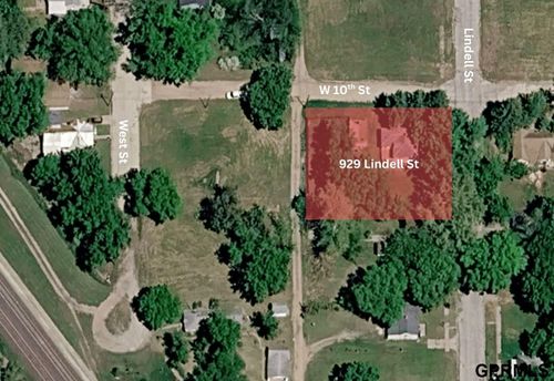 929 Lindell St, Fairbury, NE, 68352-1831 | Card Image