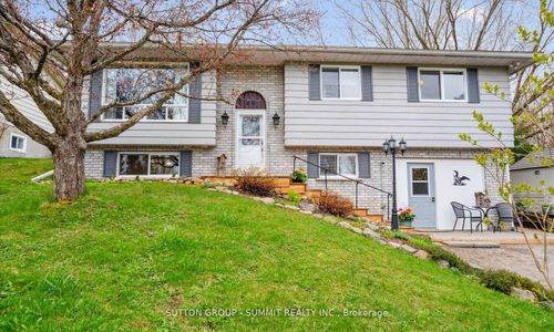 29 George St, Huntsville, ON, P1H1T9 | Card Image
