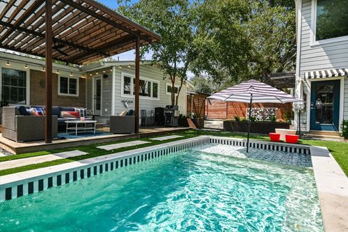 1600 Larkwood Dr, Austin, TX, 78723-2543 | Card Image