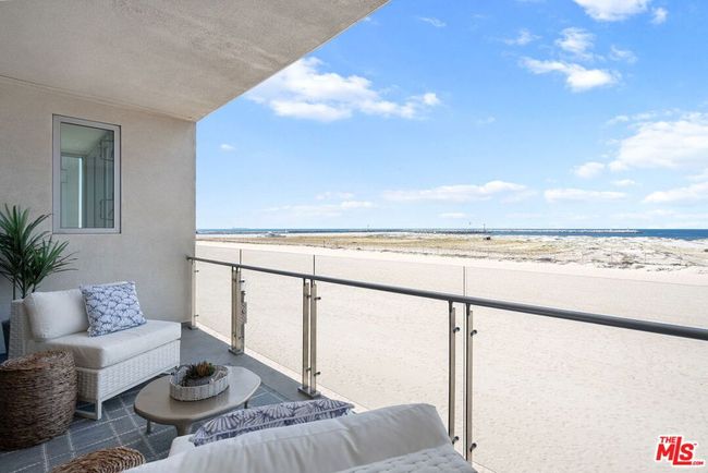 APT-201 - 5205 Ocean Front Walk, Condo with 2 bedrooms, 3 bathrooms and 2 parking in Marina del Rey CA | Image 17